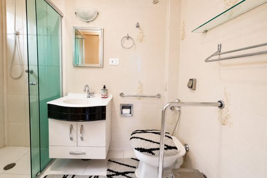 Banheiro de apartamento para alugar com 2 quartos, 61m² em Bela Vista, São Paulo