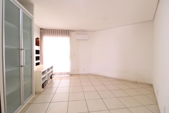 Sala 1 de casa para alugar com 4 quartos, 900m² em Jardim Karaíba, Uberlândia