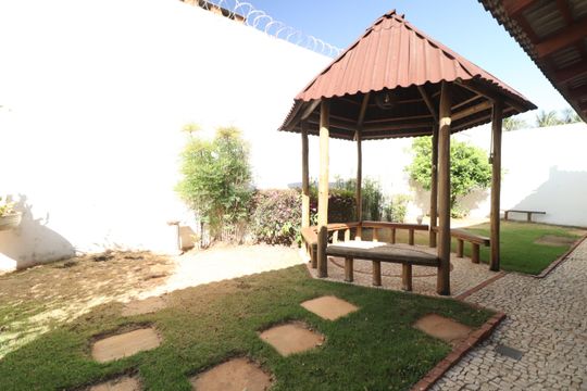 Quintal - Jardim de casa para alugar com 4 quartos, 900m² em Jardim Karaíba, Uberlândia
