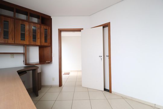 Escritório de casa para alugar com 4 quartos, 900m² em Jardim Karaíba, Uberlândia