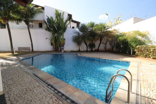 Casa para alugar com 4 quartos, 900m² em Jardim Karaíba, Uberlândia