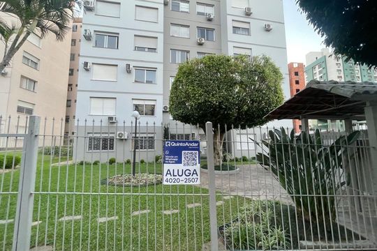 Placa Instalada em 23/08/2026 - Cod.ZHXM-8 de apartamento para alugar com 1 quarto, 77m² em Pátria Nova, Novo Hamburgo