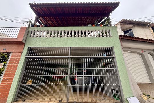 Fachada  de casa à venda com 4 quartos, 198m² em Vila Galvão, Guarulhos