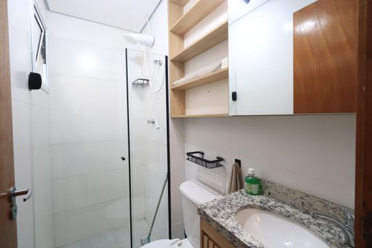 Banheiro de kitnet/studio para alugar com 1 quarto, 19m² em Vila Esperança, São Paulo