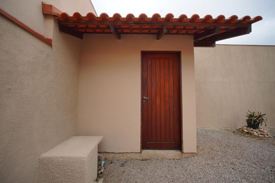 Hobby box de casa para alugar com 3 quartos, 130m² em Carianos, Florianópolis