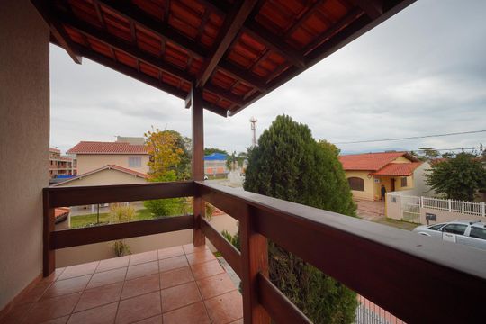 Varanda da Suíte  de casa para alugar com 3 quartos, 130m² em Carianos, Florianópolis