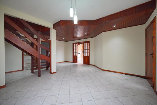 Casa para alugar com 3 quartos, 130m² em Carianos, Florianópolis