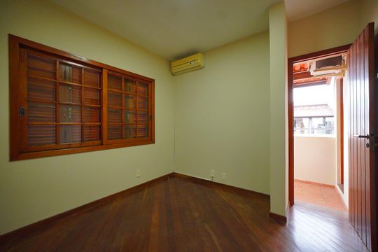 Quarto 2 de casa para alugar com 3 quartos, 130m² em Carianos, Florianópolis