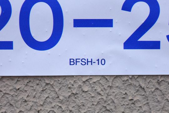 Placa GRANDE instalada na fachada do condomínio, dia 25/08/2026 - Código da placa: BFSH-10 de apartamento à venda com 2 quartos, 36m² em Artur Alvim, São Paulo