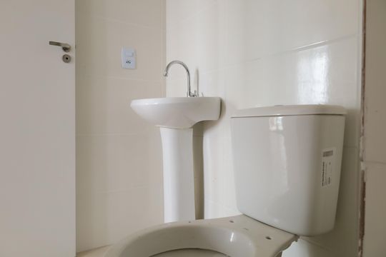 Banheiro de apartamento à venda com 2 quartos, 36m² em Artur Alvim, São Paulo