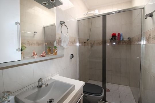 Banheiro de casa à venda com 3 quartos, 156m² em Conjunto Residencial José Bonifácio, São Paulo