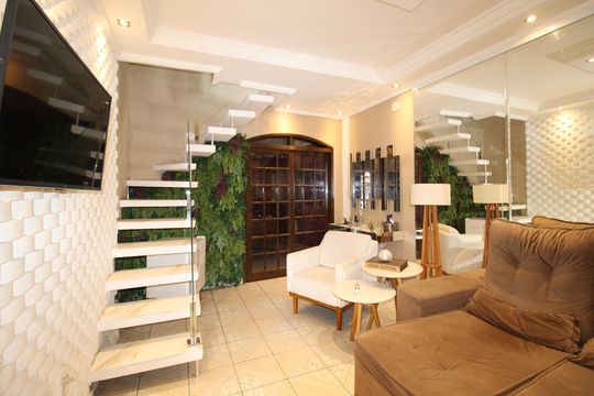 Casa à venda com 3 quartos, 156m² em Conjunto Residencial José Bonifácio, São Paulo
