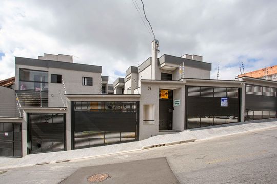 Fachada de casa à venda com 2 quartos, 67m² em Parque Sete de Setembro, Diadema