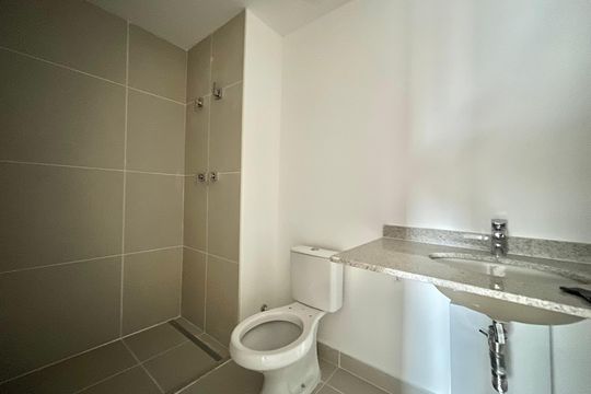 Banheiro da Suíte de apartamento à venda com 2 quartos, 65m² em Chácara Inglesa, São Paulo