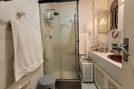 Banheiro de apartamento à venda com 2 quartos, 85m² em Ipanema, Rio de Janeiro