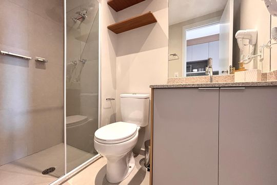 Banheiro de kitnet/studio para alugar com 1 quarto, 26m² em Vila Olímpia, São Paulo