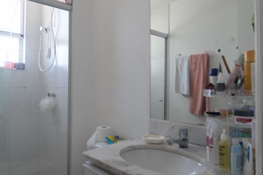 Banheiro da Suite de apartamento para alugar com 2 quartos, 75m² em Jardim Guanabara, Belo Horizonte
