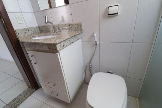 Banheiro do Quarto 2 de apartamento para alugar com 2 quartos, 118m² em Patrimônio, Uberlândia