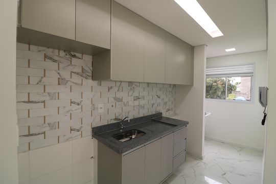Cozinha de apartamento para alugar com 2 quartos, 50m² em Vila Antonieta, São Paulo