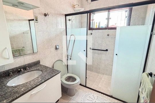 Banheiro de casa à venda com 4 quartos, 378m² em Vila Pires, Santo André