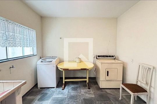 Área de serviço de casa à venda com 4 quartos, 378m² em Vila Pires, Santo André