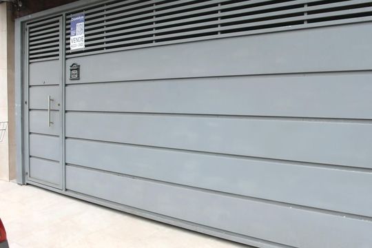 Fachada de casa à venda com 2 quartos, 180m² em Jardim Rosalina, São Paulo