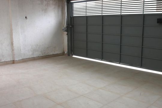 Garagem de casa à venda com 2 quartos, 180m² em Jardim Rosalina, São Paulo