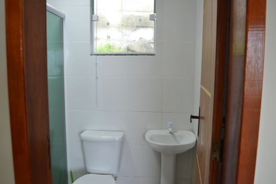 Banheiro de kitnet/studio para alugar com 1 quarto, 25m² em Vila Felipe, Petrópolis