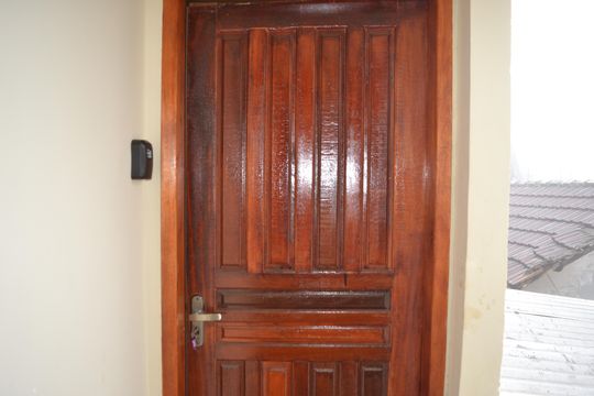 porta  de kitnet/studio para alugar com 1 quarto, 29m² em Chácara Flora, Petrópolis
