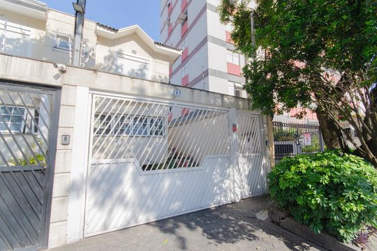 Fachada de casa à venda com 3 quartos, 241m² em Vila Monumento, São Paulo