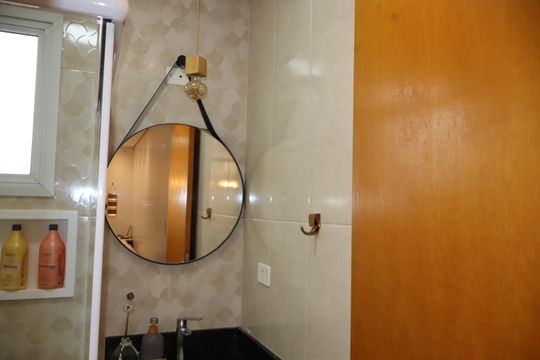 Banheiro de apartamento à venda com 1 quarto, 44m² em Parque São Lucas, São Paulo