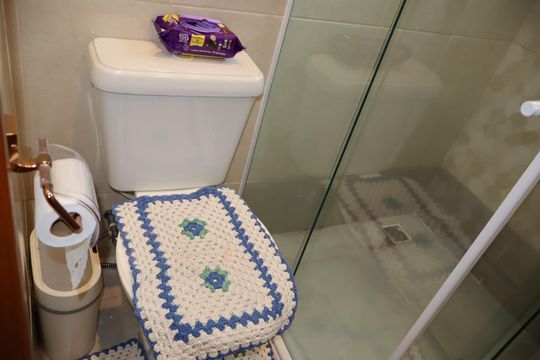 Banheiro de apartamento à venda com 1 quarto, 44m² em Parque São Lucas, São Paulo