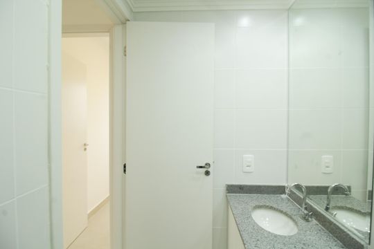 Banheiro de apartamento para alugar com 2 quartos, 42m² em Vila Albertina, São Paulo