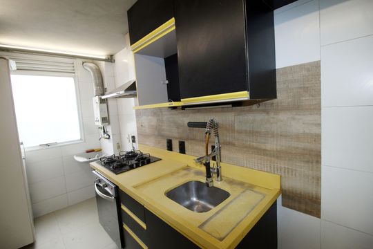 Cozinha de apartamento para alugar com 2 quartos, 50m² em Parada de Lucas, Rio de Janeiro