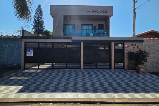 Fachada de casa de condomínio para alugar com 2 quartos, 70m² em Maracanã, Praia Grande