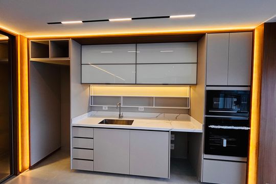 Cozinha de apartamento à venda com 2 quartos, 90m² em Centro Comercial Jubran, Barueri