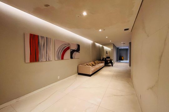 Hall de entrada de apartamento à venda com 2 quartos, 90m² em Centro Comercial Jubran, Barueri
