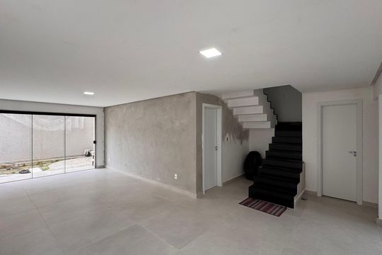 Casa de Condomínio à venda com 3 quartos, 280m² em Recreio dos Bandeirantes, Rio de Janeiro