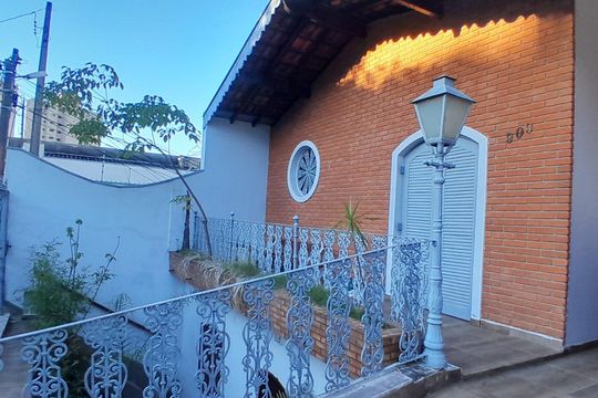 Varanda de casa à venda com 4 quartos, 195m² em Anhangabaú, Jundiaí