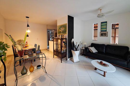 Casa à venda com 2 quartos, 300m² em Serra Grande, Niterói