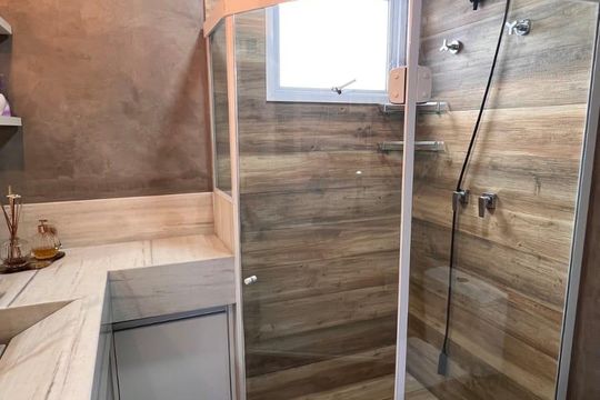 Banheiro de casa de condomínio à venda com 3 quartos, 157m² em Corrupira, Jundiaí
