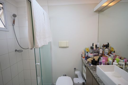 Banheiro da Suíte 1 de apartamento à venda com 2 quartos, 80m² em Umuarama, Osasco