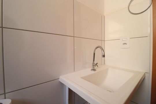 Banheiro Social de apartamento para alugar com 2 quartos, 45m² em Jardim Patricia, Uberlândia