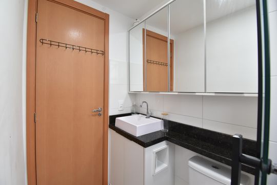 Banheiro de apartamento para alugar com 2 quartos, 42m² em Santo Antônio, São José dos Pinhais