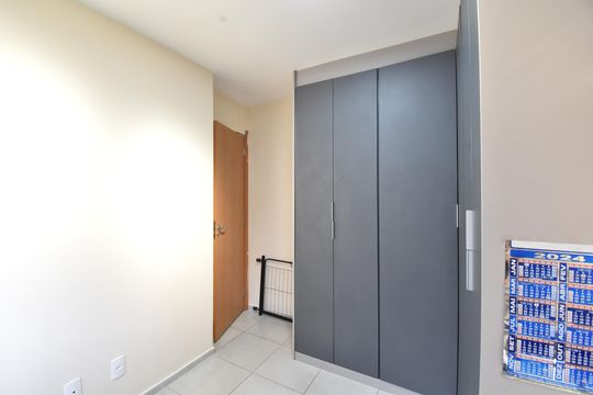 Quarto 2 de apartamento para alugar com 2 quartos, 42m² em Santo Antônio, São José dos Pinhais