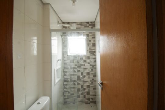 Banheiro de apartamento à venda com 3 quartos, 51m² em Piqueri, São Paulo