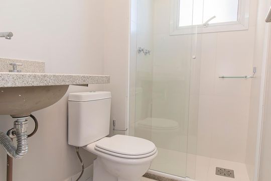 Banheiro de apartamento à venda com 3 quartos, 247m² em Jardim do Salso, Porto Alegre