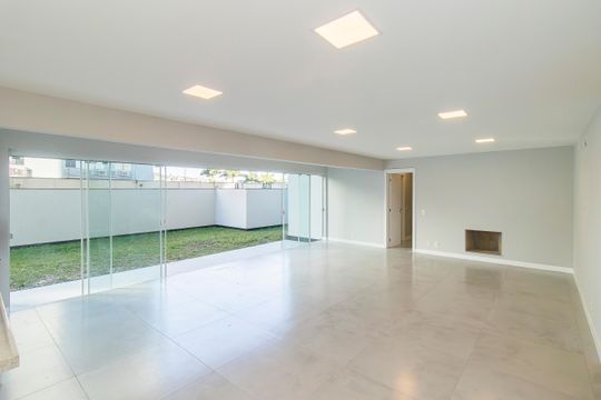 Sala/Cozinha de apartamento à venda com 3 quartos, 247m² em Jardim do Salso, Porto Alegre