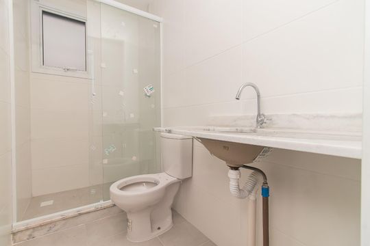 Banheiro de apartamento à venda com 1 quarto, 42m² em Partenon, Porto Alegre