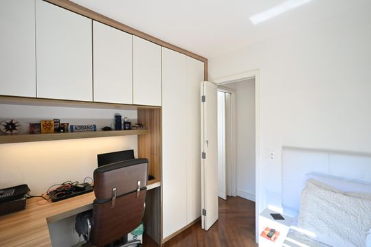 Quarto de apartamento à venda com 2 quartos, 65m² em Vila Andrade, São Paulo